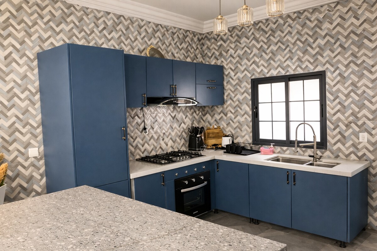 Full kitchen image 1