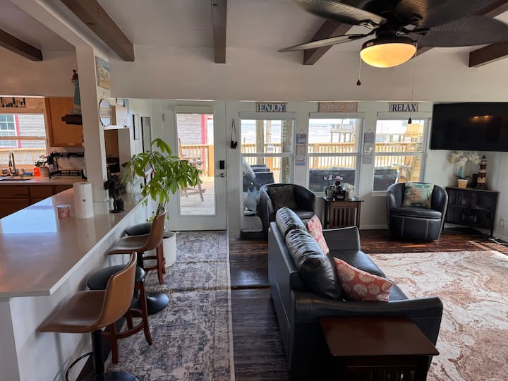 Private Gulf View Retreat ~ Steps From The Water - Surfside Beach, TX