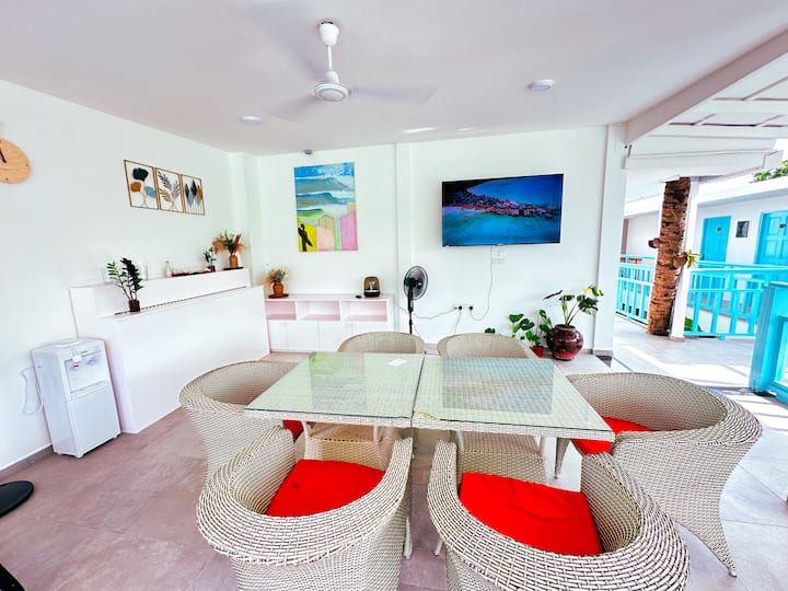 Nice & Stylish Guesthouse In Thulusdhoo - Maldives