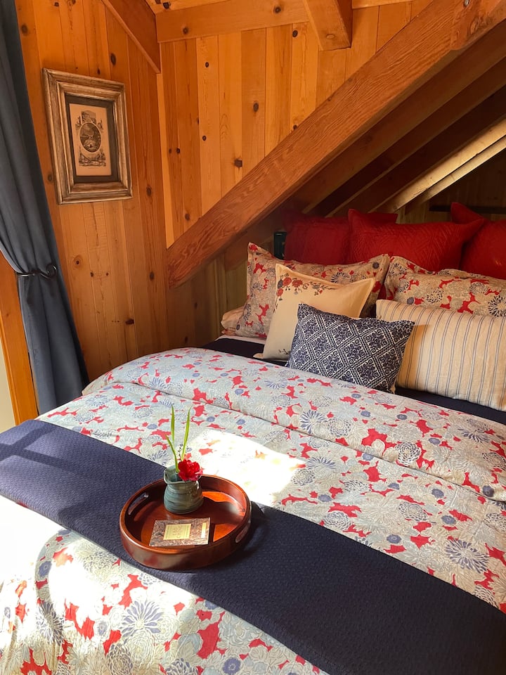 חדר השינה השלישי (בבית השני) ממוקם בנוחות בתוך החפיר 