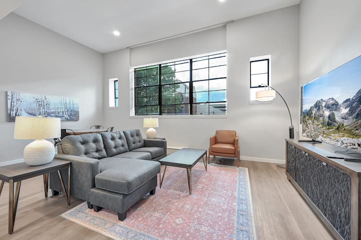 Downtown College Street Flat! - Asheville, NC