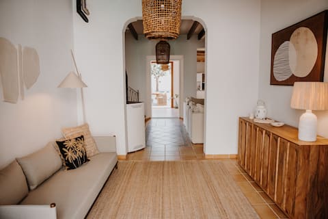 Top Airbnb: Stadthaus Capdepera Mallorca WLAN - Pool - Patio en Illes Balears