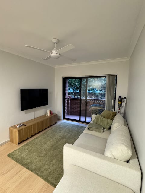 Kensington 1BR: City & Beach