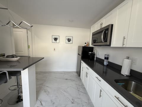 Top Airbnb: Modern Comfort Near FL State Fairgrounds-1BR/1BA in East Lake Orient Park