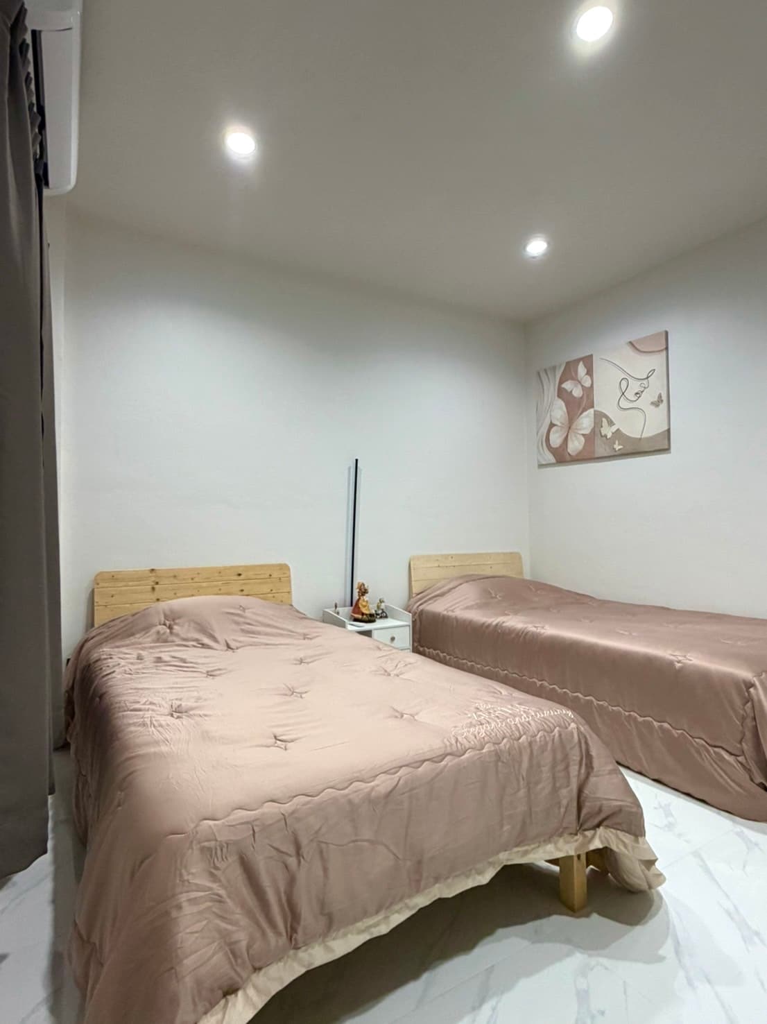 Las camas se pueden juntar.