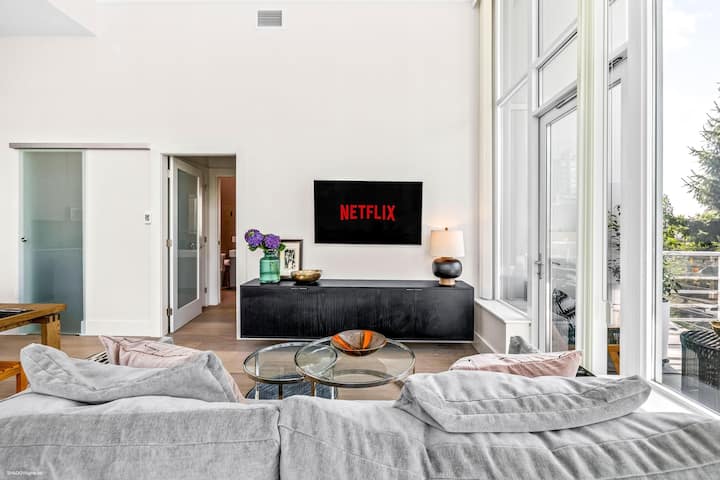 Luxury Waterfront 2br| Harbor View| Pool| Hot Tub - North Vancouver