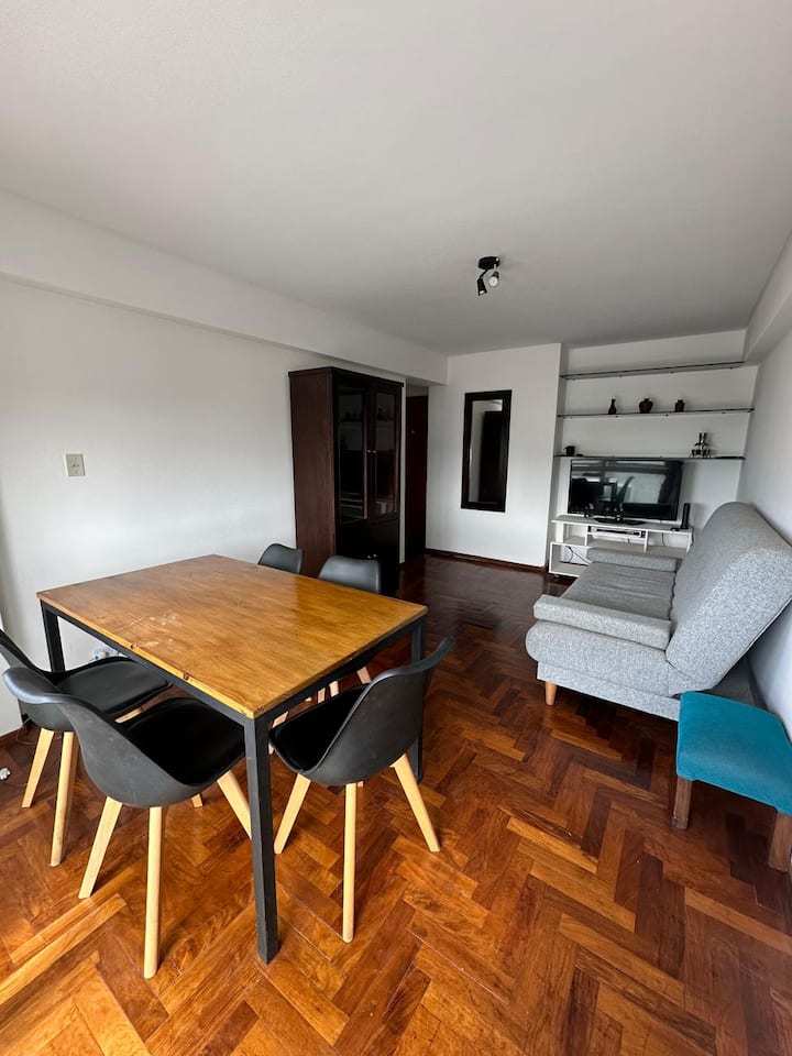 Depto. 2 Ambientes Con Balcón - La Plata, Argentina