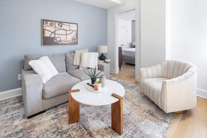 Landing | Stunning 1bd, Yoga Studio, Game Room - Kansas City