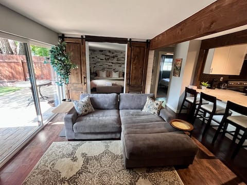 Successful Airbnb property: Bright, Open Concept w/ Patio in Palo Park