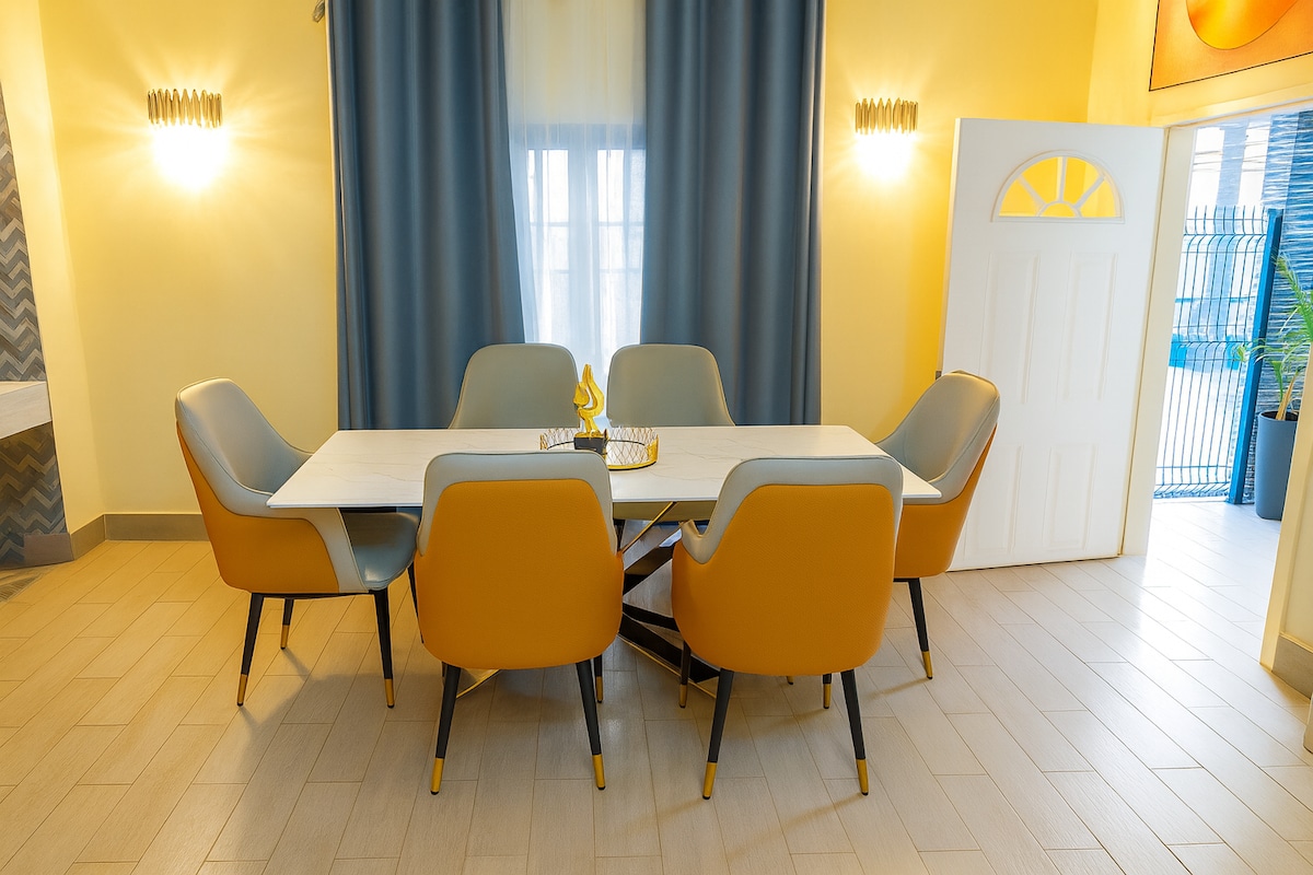 Dining area image 2