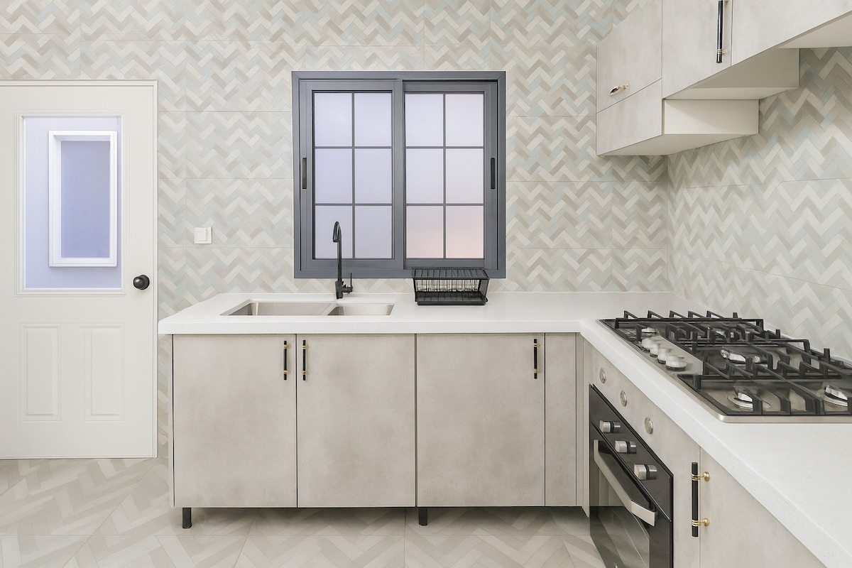 Full kitchen image 2