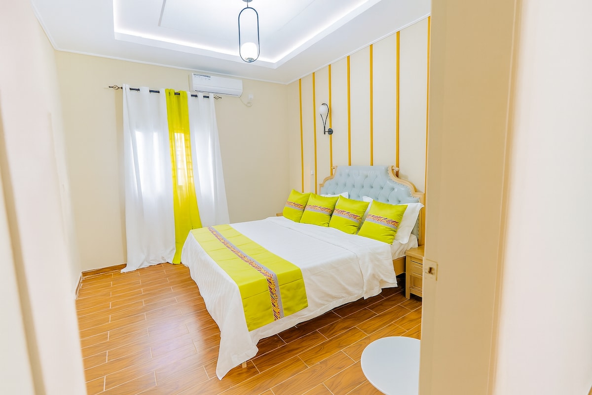 Bedroom 1 image 4