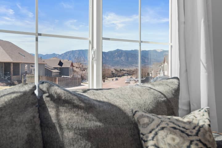 King Bed Suite | Modern Stay Near Cos Airport - Colorado Springs, CO