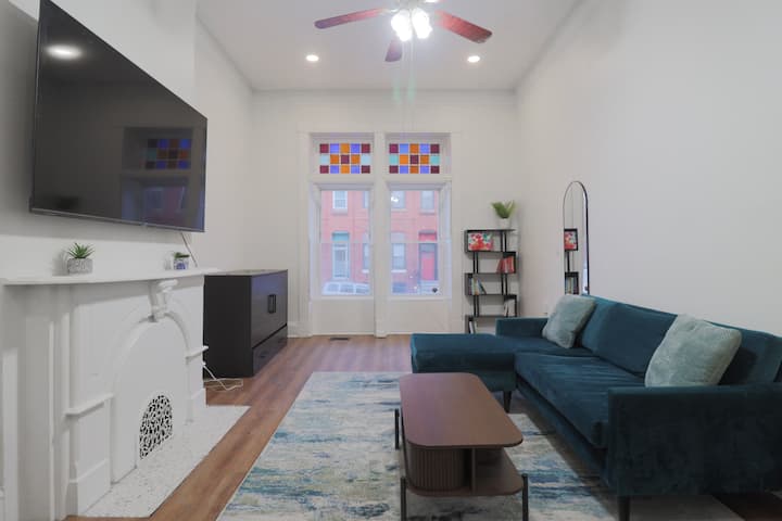 Secure, Entire Apt, 18-ft Ceilings, Workspace - Parkville, MD