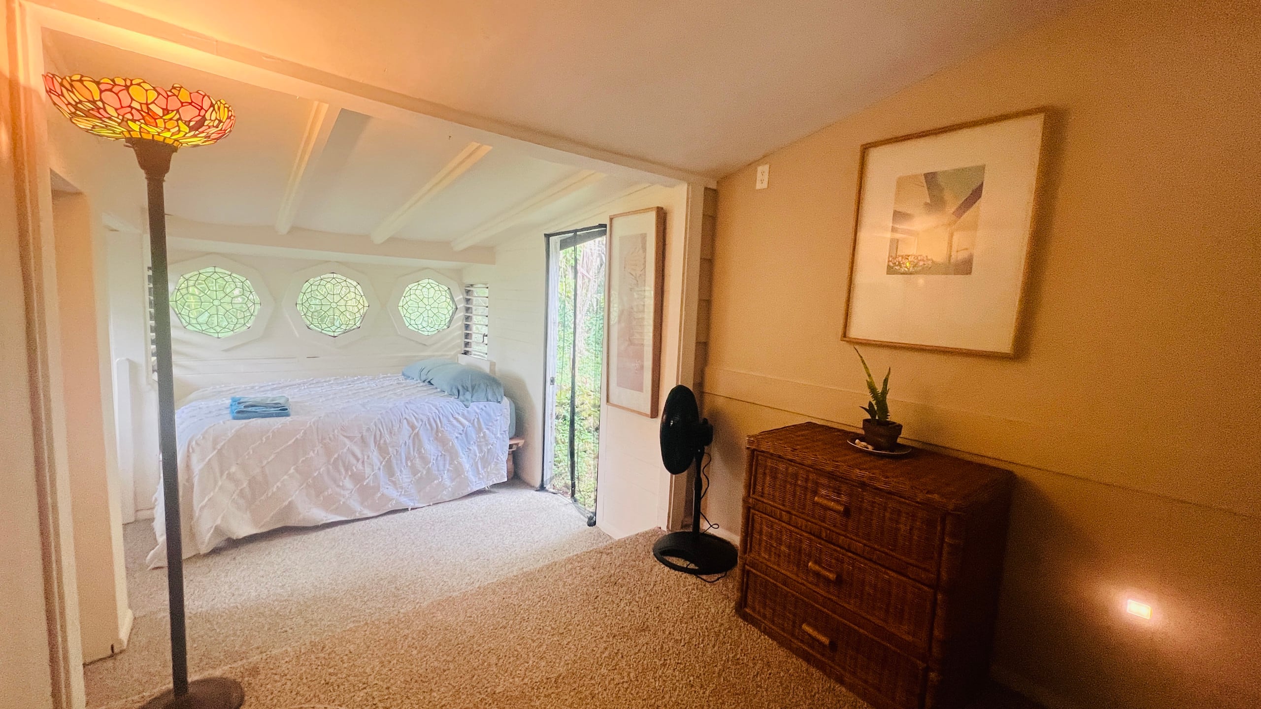 Home in Captain Cook · ★4.9 · 1 bedroom · 1 bed · Shared half-bath - Image 3
