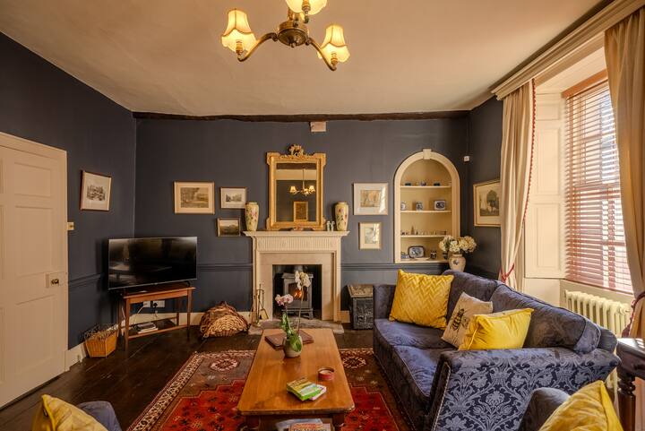 Spacious Historic 3-bed Cottage - Brecon Town - Brecon