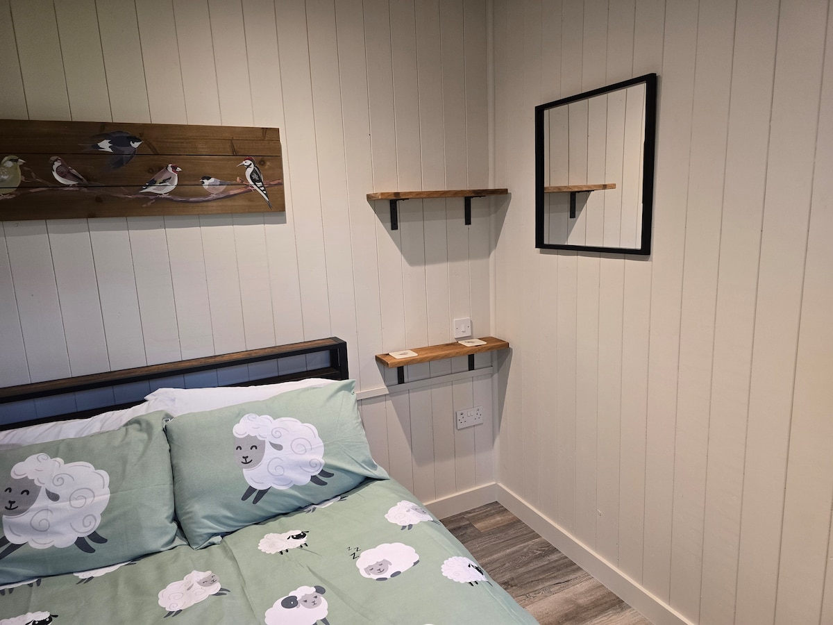 The Hide — Cheshire holiday cottage photo 7