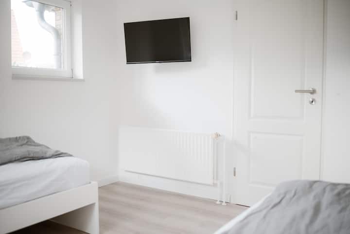 לצפות בטלוויזיה חכמה ישר מהמיטה.