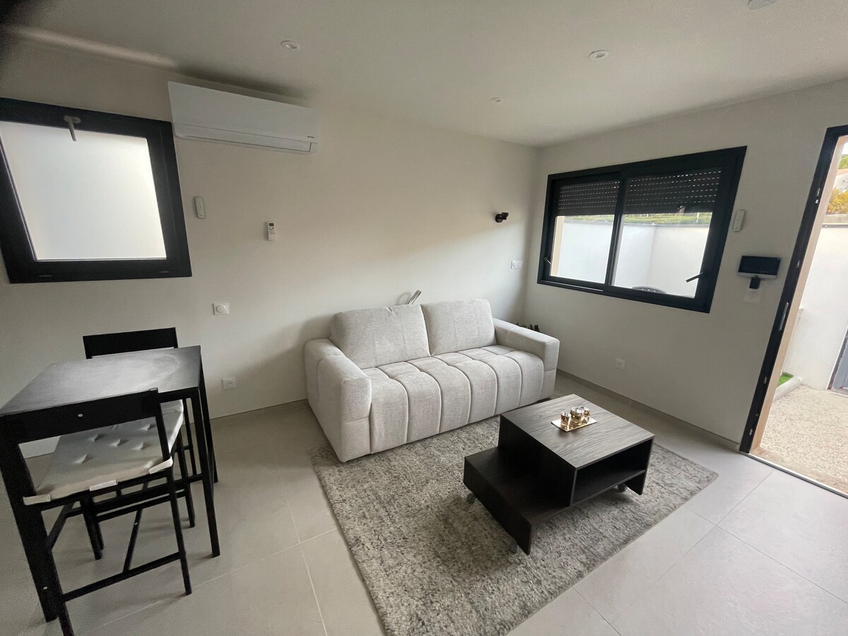 Popular Airbnb listing: Cozy studio with terrace. in Mosson