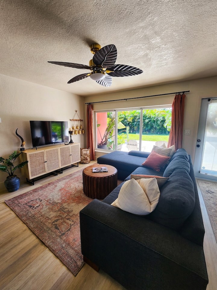 Sleep sectional sofa. Smart TV and tropical views