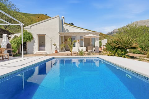 Finca with pool & view – 30 min from Malaga