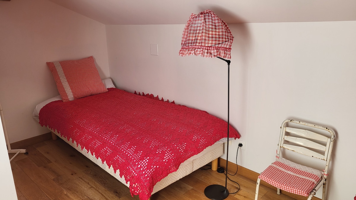 Slaapkamer 2 met 2 enkele bedden