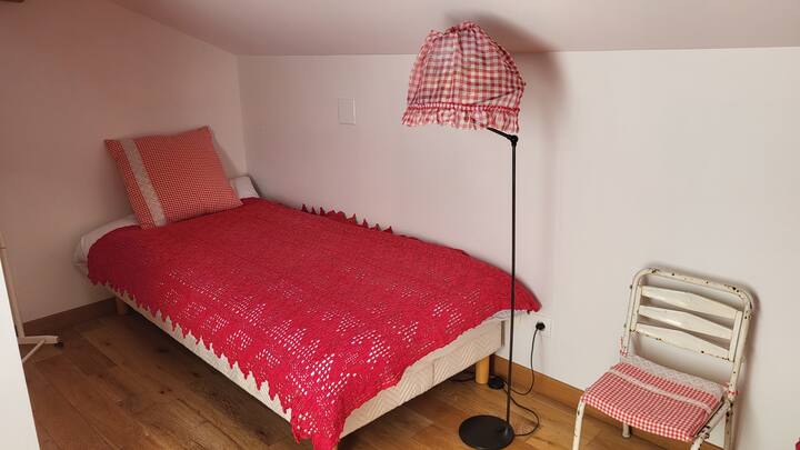 Slaapkamer 2 met 2 enkele bedden