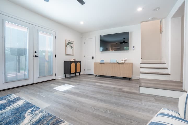 Beach Retreat • Hot Tub • Game Room • Private Yard - Fort Walton Beach, FL