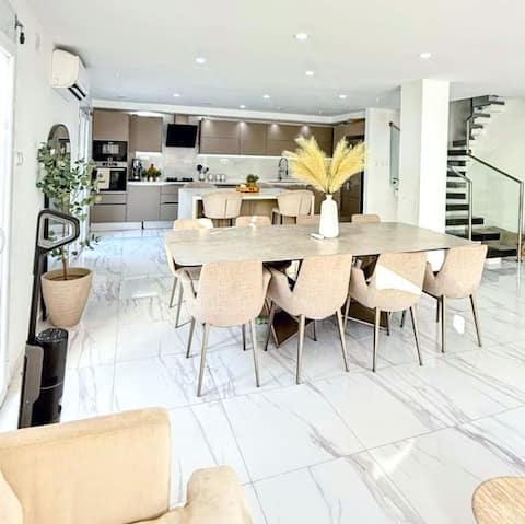 LUXURY Duplex | Jacuzzi | Near Tramway & Airport