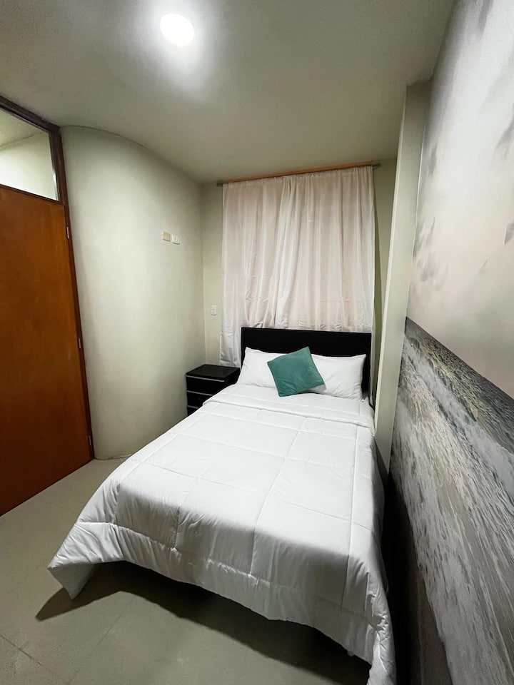 Habitación con cómoda cama que te brinda el mejor descanso