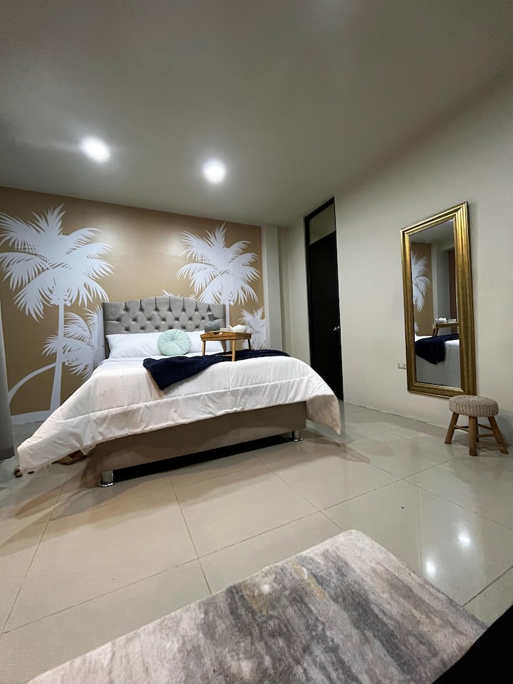 Habitación con cómoda cama que te brinda el mejor descanso