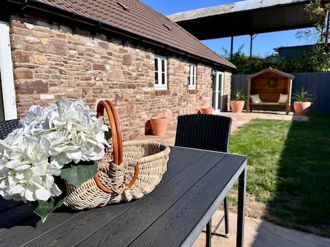 Converted Barn - Hot Tub & Log Burner - Farm Stay