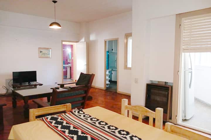 Apartamento de dois quartos em San Telmo, de frente para o Parque Lezama