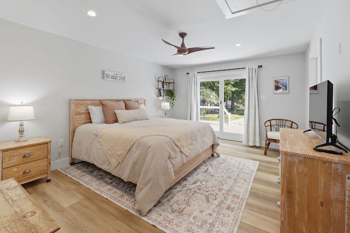 Chambre 2 avec télévision intelligente et très grand lit