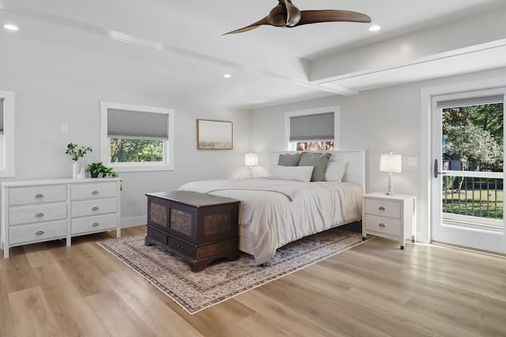 Grande chambre principale avec dressing