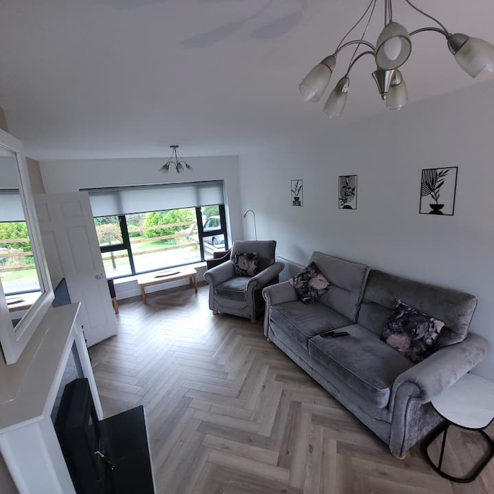 Celebration Stay Westport 
Town Centre, Spacious - Westport