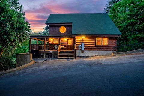 The Twins Treehouse cabin in Sevierville - Photo 1