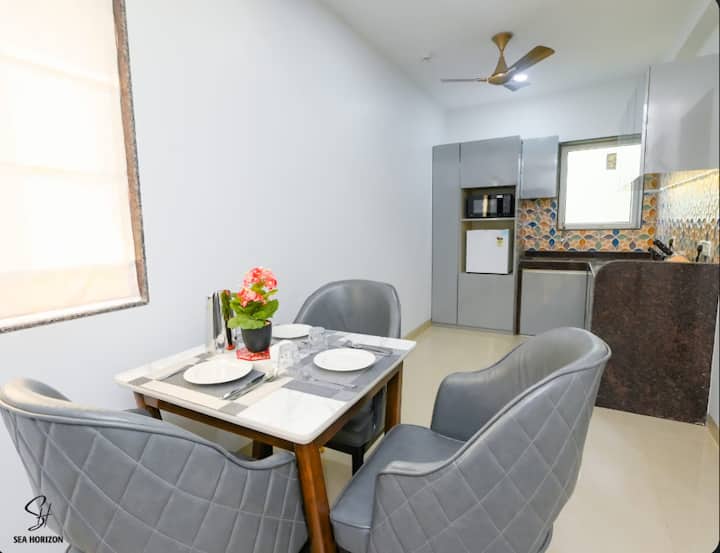 Dining area image 2