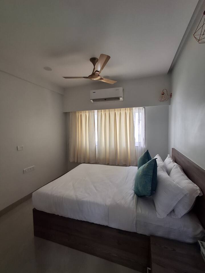 Bedroom 2 image 1