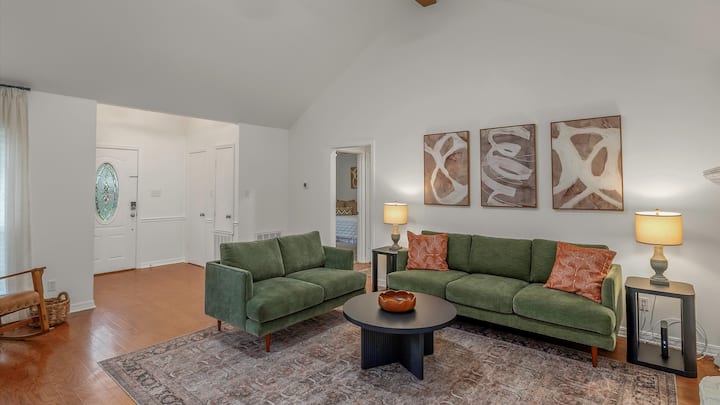 Modern Retreat | Bafb | Garage | Pet Friendly - Bossier City, LA