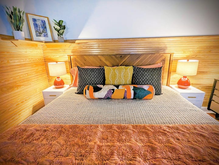 Walkable Wonder! Old World Charm | Full Kitchen - Asheville
