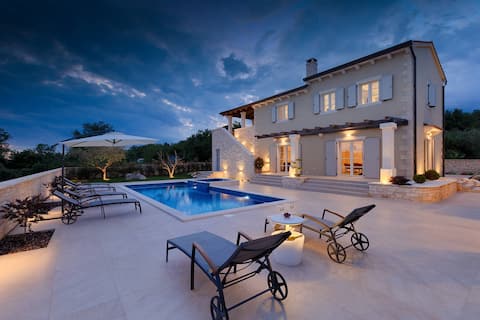 Top Airbnb: Villa Bel Fiore in Rakovci Racovaz