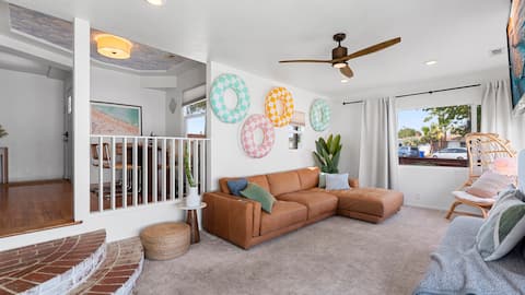 Popular Airbnb listing: Sunset Mesa • Spa• Ac• Theatre• Downtown• Beach in La Mesa