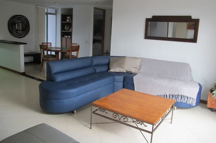 Apartamento Comodo, Bien Ubicado - Medellín, Colombia