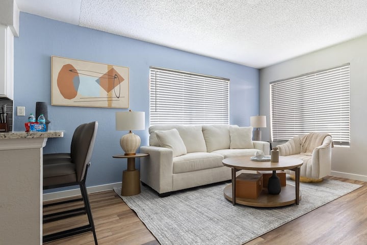Landing | Beautiful 1BD in Maryvale Village - Apartments for Rent