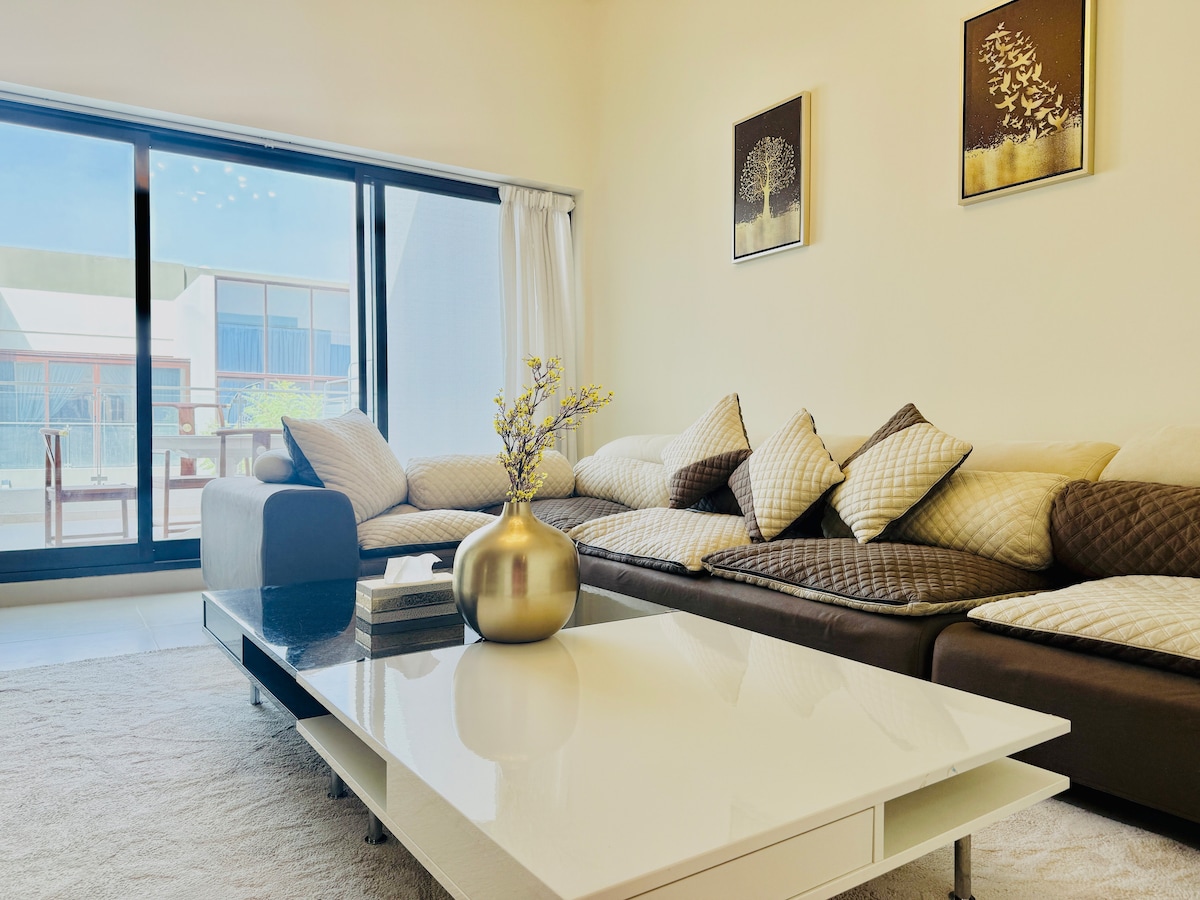 Top performing Airbnb: 4BR Villa 10 Mins To Downtown in Wadi Al Safa 3