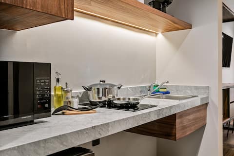 Popular Airbnb listing: KS suite with kitchen and balcony in Arboledas