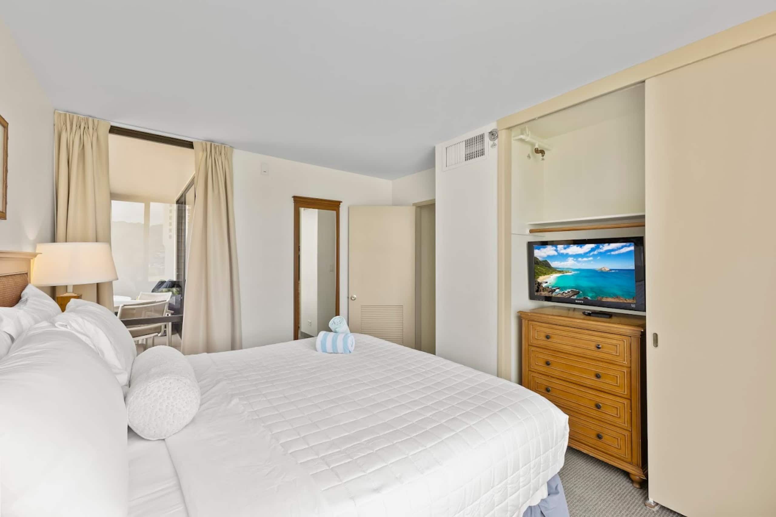 14FL-Stunning Diamond Head View-2BR-Near Beach! - Image 24