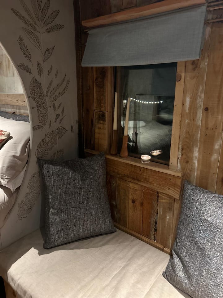 Wyre & Wild Shepherds Hut With Wood Fired Hot Tub - Bewdley