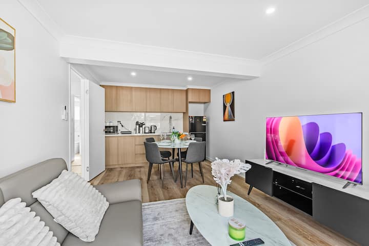 Stylish Studio Twin Q-beds Sleep 4|budget Friendly - Springwood